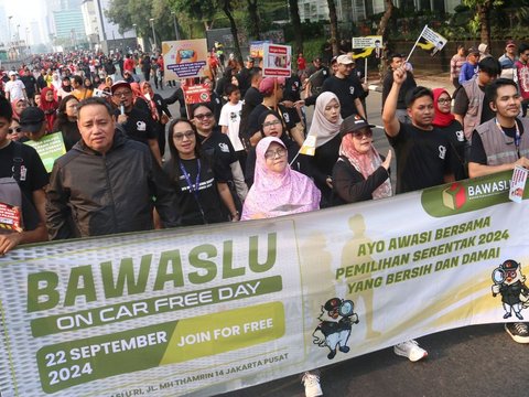 FOTO: Aksi Long March Sosialisasi Pengawasan Pilkada Serentak 2024 dari Kantor Bawaslu ke Bundaran HI