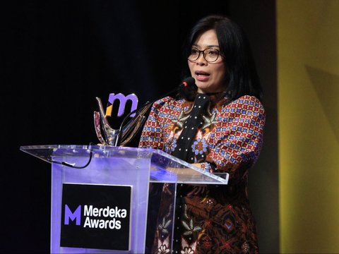 Dirjen Kekayaan Intelektual Kemenkumham, Ibu Min Usihen, S.H., M.H. menerima penghargaan 'Program Inovatif untuk Negeri' dalam penganugerahan Merdeka Award 2024 di SCTV Tower, Senayan City, Jakarta, Kamis (19/9/2024).