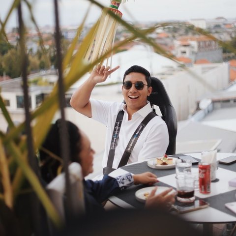 Ganteng dan Gagah Berkacamata Hitam, Potret Anak Tommy Soeharto yang Jadi Pengusaha Bikin Pangling