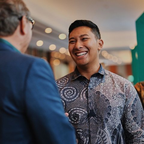 Ganteng dan Gagah Berkacamata Hitam, Potret Anak Tommy Soeharto yang Jadi Pengusaha Bikin Pangling