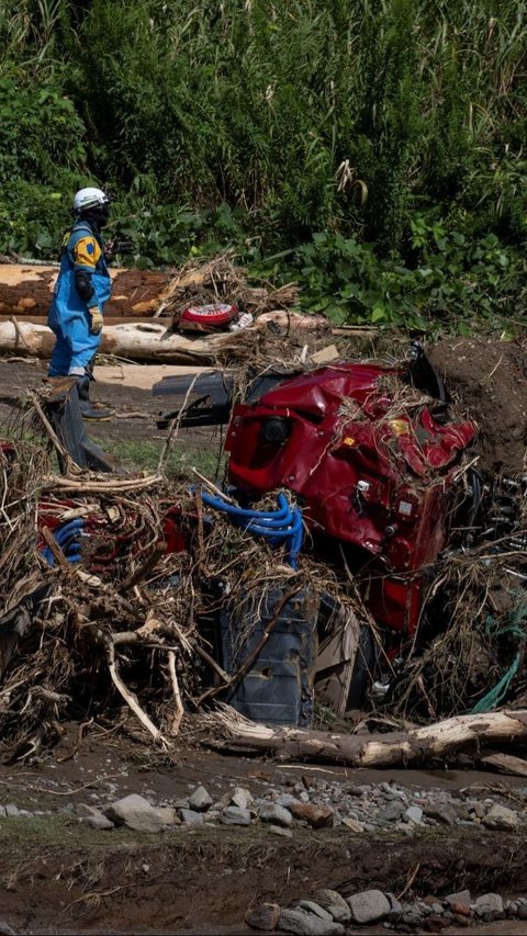 Puluhan ribu penduduk juga diminta segera mengungsi demi keselamatan mereka. Foto: Yuichi YAMAZAKI / AFP