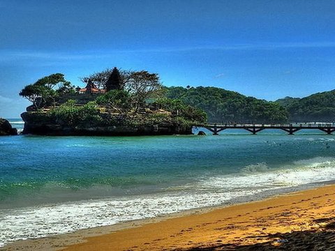 Pantai Balekambang