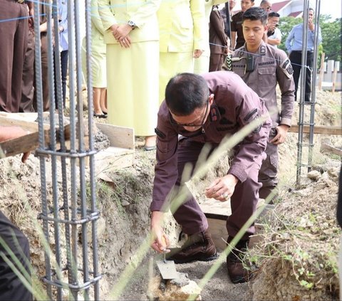 Kajati Sulbar Lakukan Peletakan Batu Pertama Pembangunan Masjid di Areal Kantor, Abadikan Nama Mantan Jaksa Agung Baharuddin Lopa