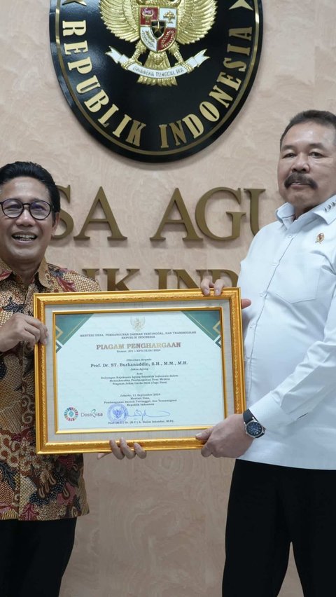 Jaksa Agung ST Burhanuddin Terima Penghargaan dari Kementerian Desa PDTT Atas Kesuksesan Program Jaga Desa