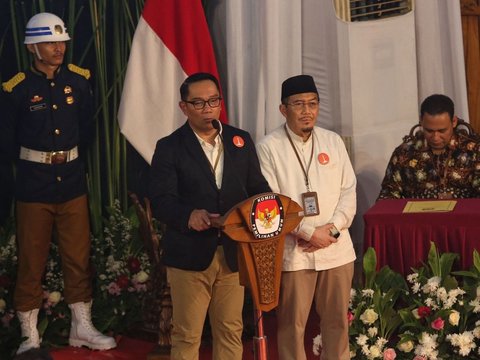 FOTO: Momen Tiga Pasangan Calon Gubernur Jakarta Pamer Nomor Urut untuk Bertarung di Pilkada DKI 2024