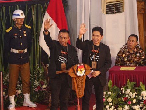 FOTO: Momen Tiga Pasangan Calon Gubernur Jakarta Pamer Nomor Urut untuk Bertarung di Pilkada DKI 2024