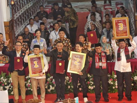 FOTO: Momen Tiga Pasangan Calon Gubernur Jakarta Pamer Nomor Urut untuk Bertarung di Pilkada DKI 2024