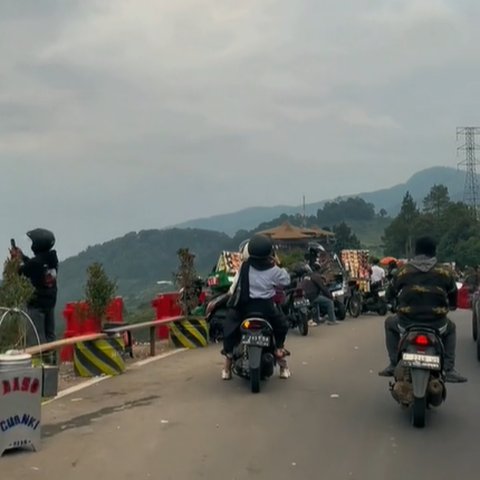 Viral kawasan puncak Bogor yang kembali dipadati PKL hingga memakan bahu jalan