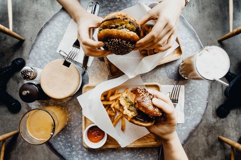 Tips Aman Mengonsumsi Makanan Ultra Proses