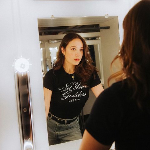 Mendengarkan Lagu Galau