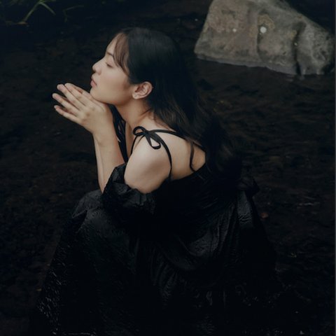 Mendengarkan Lagu Galau