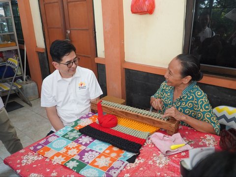 FOTO: Peringati HUT Kadin, Arsjad Rasjid Sambangi Panti Werdha