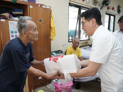 FOTO: Peringati HUT Kadin, Arsjad Rasjid Sambangi Panti Werdha