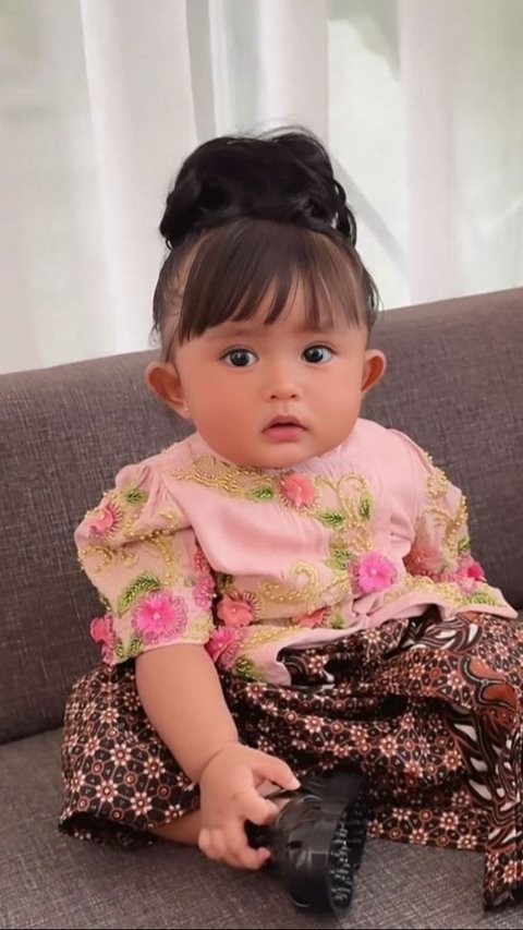 10 Foto Tedhak Siten Dek Cunda, Anak Denny Caknan dan Bella Bonita, Tunjukkan Kemungkinan Mengikuti Jejak Ayahnya Menjadi Penyanyi