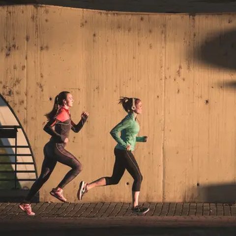 Ilustrasi tidur saat bekerja, kelelahan, letih, microsleep. (Photo by RDNE Stock project from Pexels)