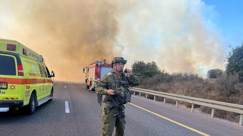 Hizbullah Bombardir Bandara Militer Israel dengan Puluhan Roket