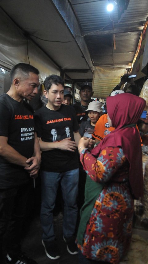 FOTO: Gaya Blusukan Cagub dan Cawagub DKI Jakarta No Urut 2, Dharma - Kun di Pasar Serdang