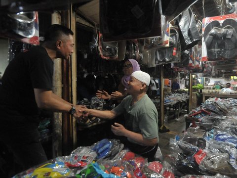 FOTO: Gaya Blusukan Cagub dan Cawagub DKI Jakarta No Urut 2, Dharma - Kun di Pasar Serdang