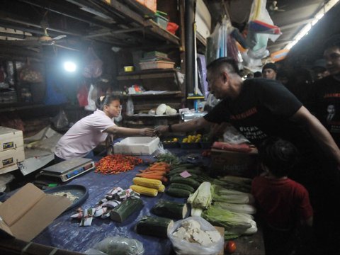 FOTO: Gaya Blusukan Cagub dan Cawagub DKI Jakarta No Urut 2, Dharma - Kun di Pasar Serdang