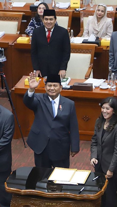 FOTO: Momen Menhan Prabowo Subianto Pamitan dan Minta Maaf Saat Rapat Terakhir dengan Komisi I DPR