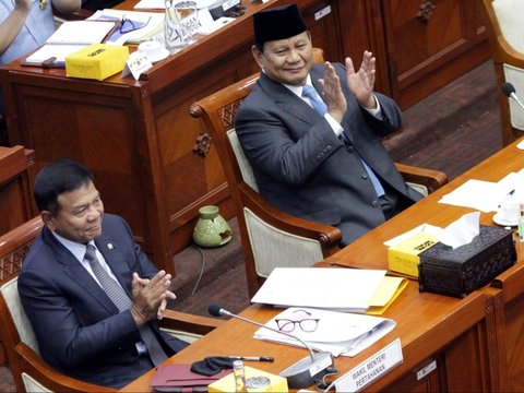 FOTO: Momen Menhan Prabowo Subianto Pamitan dan Minta Maaf Saat Rapat Terakhir dengan Komisi I DPR