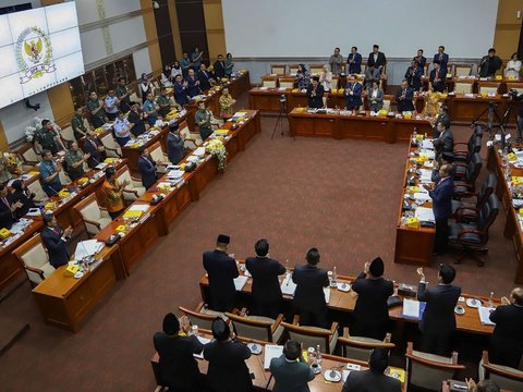 FOTO: Momen Menhan Prabowo Subianto Pamitan dan Minta Maaf Saat Rapat Terakhir dengan Komisi I DPR