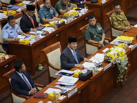 FOTO: Momen Menhan Prabowo Subianto Pamitan dan Minta Maaf Saat Rapat Terakhir dengan Komisi I DPR