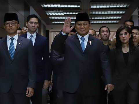 FOTO: Momen Menhan Prabowo Subianto Pamitan dan Minta Maaf Saat Rapat Terakhir dengan Komisi I DPR