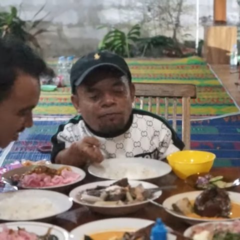 Ucok Baba Bawa Calon Mantu Makan Khas Mandailing 'Ini Sayur Pucuk Rotan'