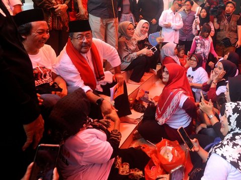 FOTO: Antusiasme Warga Lenteng Agung sambut Kedatangan Cawagub Rano Karno dengan Adat Palang Pintu di Hari Kedua Kampanye