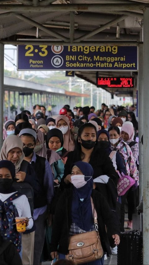 FOTO: Kelas Menengah Bakal Semakin Tertekan Jika Subsidi KRL Jabodetabek Berbasis NIK