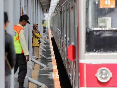 FOTO: Kelas Menengah Bakal Semakin Tertekan Jika Subsidi KRL Jabodetabek Berbasis NIK