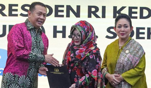 FOTO: Momen Putri Soeharto Minta Maaf Jika Sang Ayah Ada Salah Saat Jadi Presiden 32 Tahun