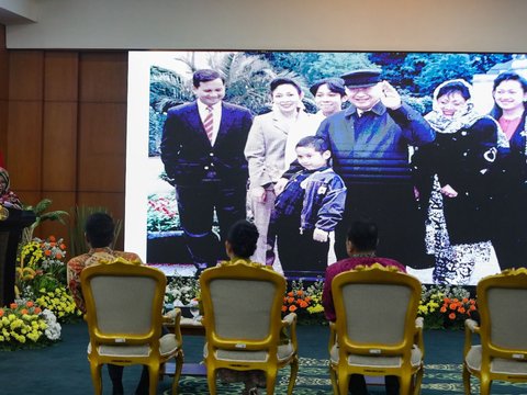 FOTO: Momen Putri Soeharto Minta Maaf Jika Sang Ayah Ada Salah Saat Jadi Presiden 32 Tahun