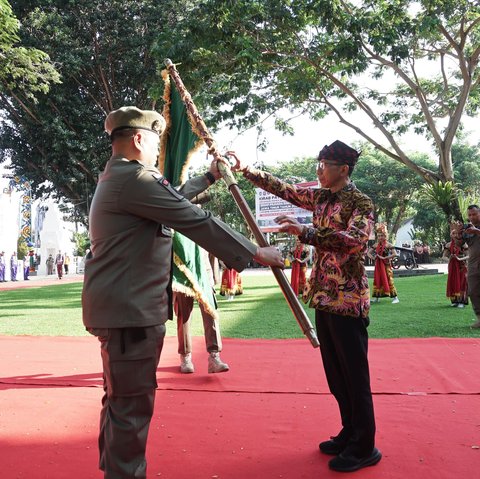 Disambut Meriah, Kirab Pataka Jer Basuki Mawa Beya Tiba di Banyuwangi