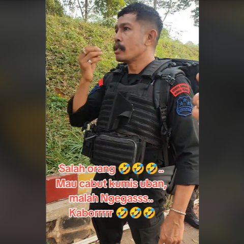 Anggota Brimob Berkumis