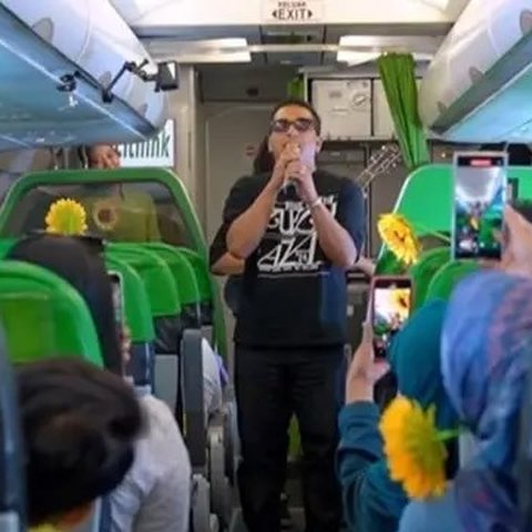 Pria Ini Dapati Bernadya Nyanyi di Pesawat, Aksinya Curi Perhatian