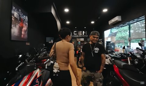 Sayang Abang Kandung, Nikita Mirzani Borong Motor Mewah untuk Hadiah Ulang Tahun 'Aah Abang Gue Bikin Gue Boros deh'