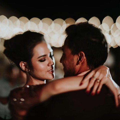 Potret Romantis Hamish Daud dan Raisa