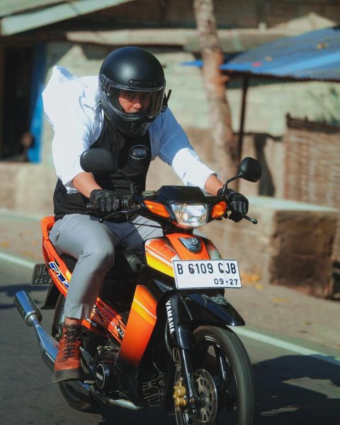 Potret Raffi Ahmad Touring di NTB Naik Motor Bebek Bareng Desta, Ariel dan Gading, Netizen 'Harga Motor Langsung Melejit'