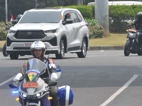 FOTO: Antusiasme Masyarakat Sambut Kedatangan Paus Fransiskus di Kedubes Vatikan Jakarta