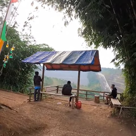 Pemandangan Bendungan Leuwikeris