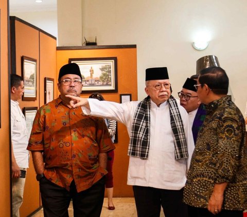 Calon Gubernur DKI Jakarta, Pramono Anung, bersama calon wakilnya, Rano Karno, melakukan kunjungan ke Museum MH Thamrin, Jakarta, pada Selasa (3/9/2024). Saat tiba di sana, Pramono-Rano langsung disambut oleh mantan Gubernur DKI Jakarta, Fauzi Bowo. Foto: Liputan6.com / Herman Zakharia