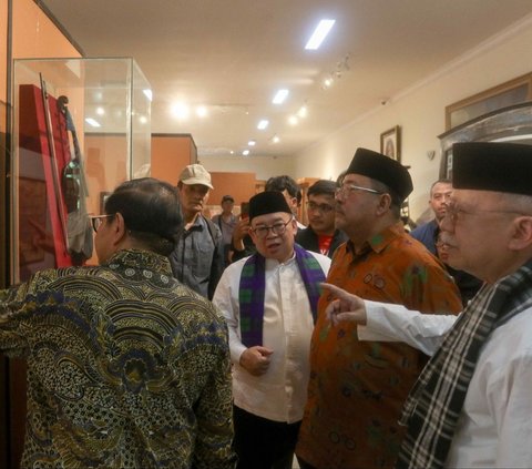 FOTO: Senyum Semringah Pramono Anung hingga Pose Rano Karno Meniup Tanjidor saat Diajak Foke Keliling Museum MH Thamrin