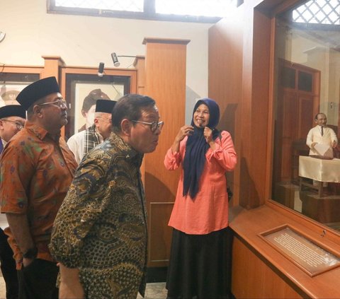 FOTO: Senyum Semringah Pramono Anung hingga Pose Rano Karno Meniup Tanjidor saat Diajak Foke Keliling Museum MH Thamrin