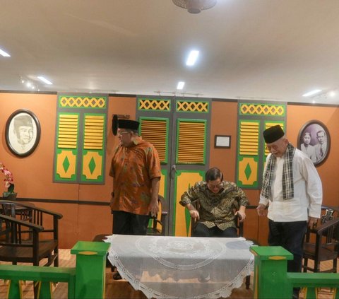 FOTO: Senyum Semringah Pramono Anung hingga Pose Rano Karno Meniup Tanjidor saat Diajak Foke Keliling Museum MH Thamrin