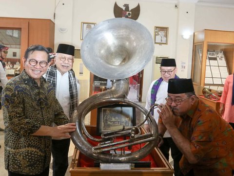 FOTO: Senyum Semringah Pramono Anung hingga Pose Rano Karno Meniup Tanjidor saat Diajak Foke Keliling Museum MH Thamrin