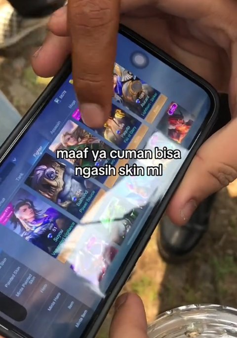 Tak Biasa, Momen Pria Beri Hadiah Wisuda Temannya Skin Mobile Legend Ini Jadi Inspirasi Warganet