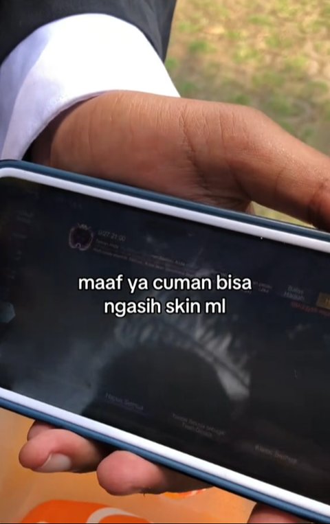 Tak Biasa, Momen Pria Beri Hadiah Wisuda Temannya Skin Mobile Legend Ini Jadi Inspirasi Warganet