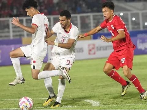 FOTO: Sujud Syukur Pemain Timnas Indonesia Lolos ke Piala Asia U-20 2025 usai Tahan Imbang Yaman